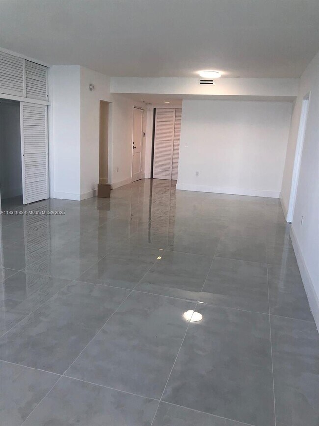 Building Photo - 10185 Collins Ave