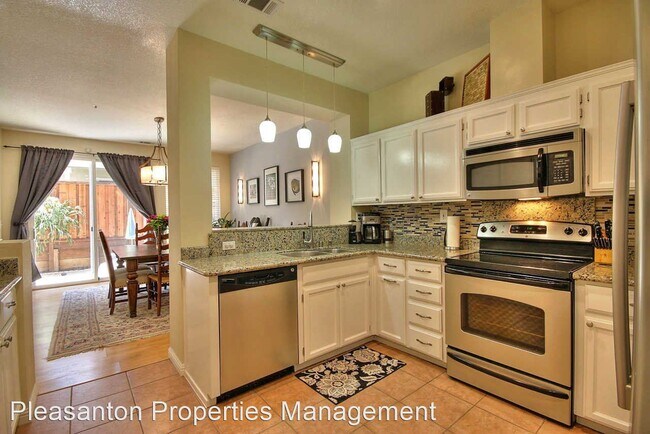 Foto del edificio - 3 br, 2.5 bath House - 7442 Brigadoon Way