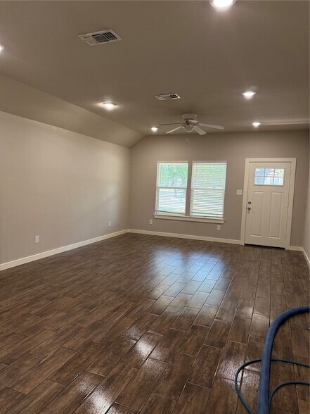 Foto del edificio - 303 N Colbert Ave