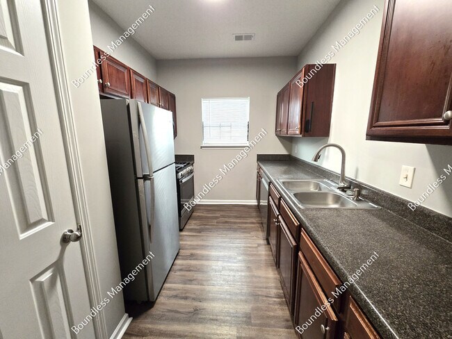 Foto del edificio - 2330 Hackamore Dr