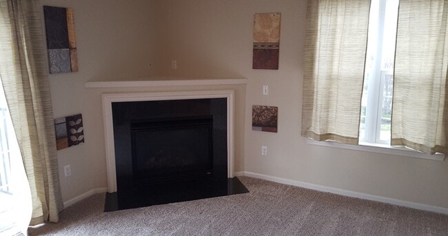 Building Photo - 6371 Waldon Center Dr