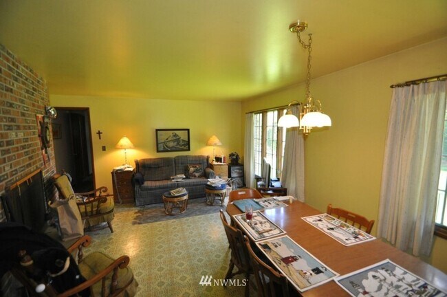 Foto del edificio - CLICK "REQUEST A TOUR" NOW!