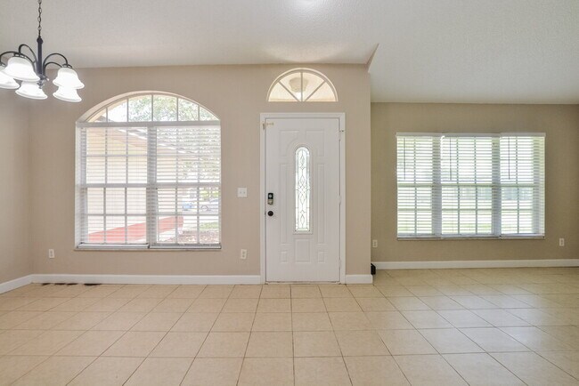Foto del edificio - 1306 Silverthorn Dr
