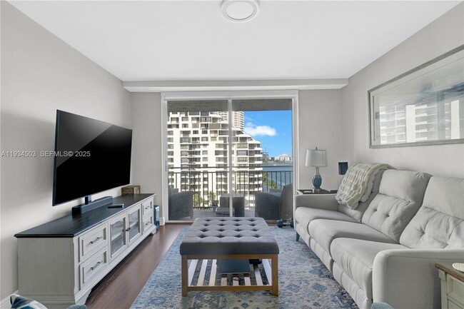 Building Photo - 770 Claughton Island Dr