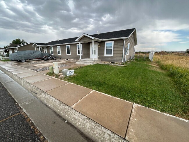 Foto del edificio - 220 Riverwood Dr