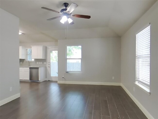 Building Photo - 5019 Willow Point Dr