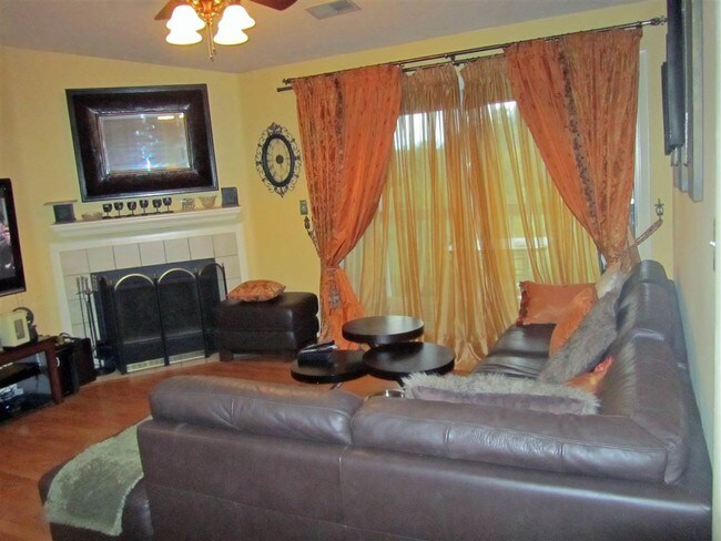 Foto del edificio - 320 Timber Ridge Dr