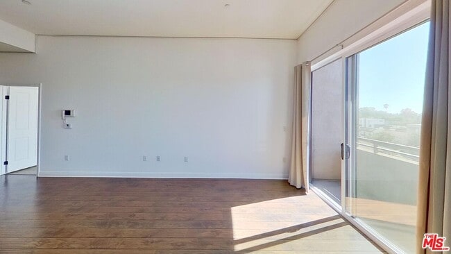 Foto del edificio - 345 S Gramercy Pl