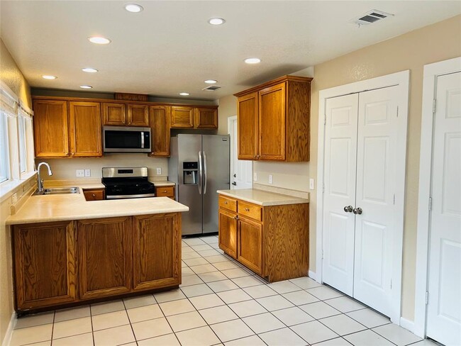 Building Photo - 903 Riddlewood Dr