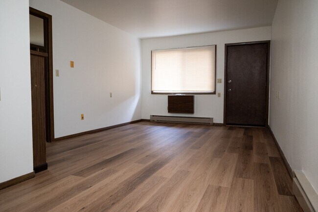Foto del edificio - 701 Chase Blvd