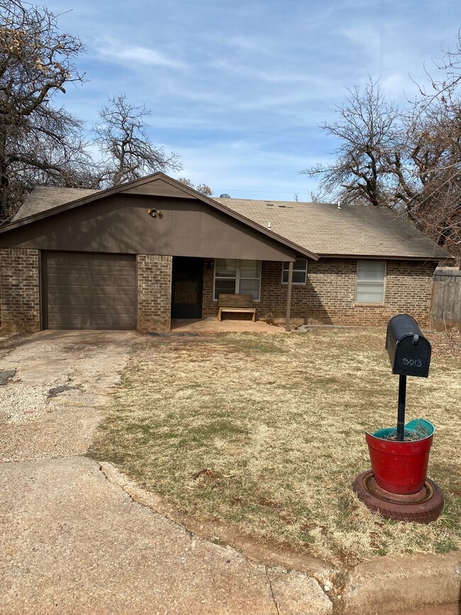 Building Photo - 3013 Gwendolyn Ln