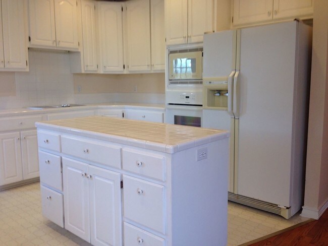 Building Photo - 746 Slumber Pass