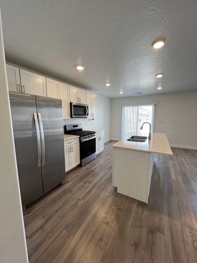 Foto del edificio - Beautiful Modern Townhome