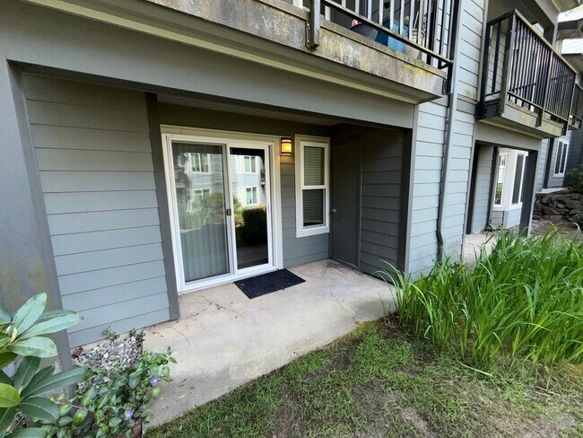 Foto del edificio - 2 Bed 1 Bath Totem Lake Condo