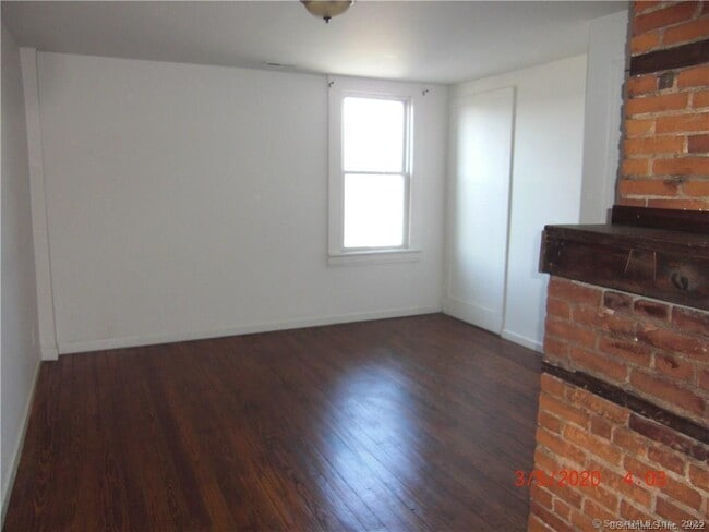 Building Photo - 366 Derby Ave