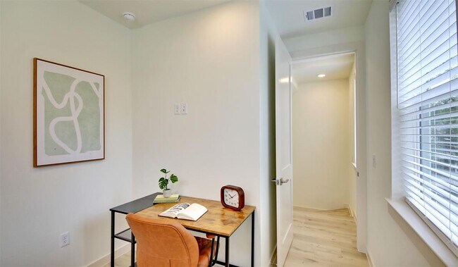 Foto del edificio - 6802 Montana St