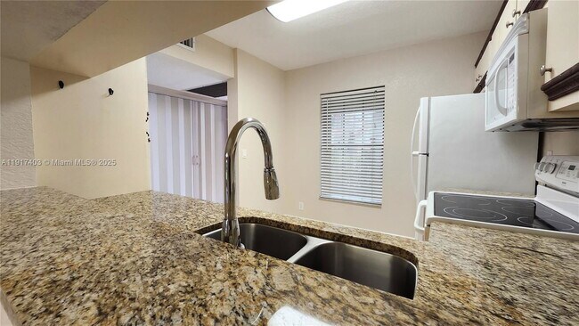 Foto del edificio - 2562 NW 89th Dr