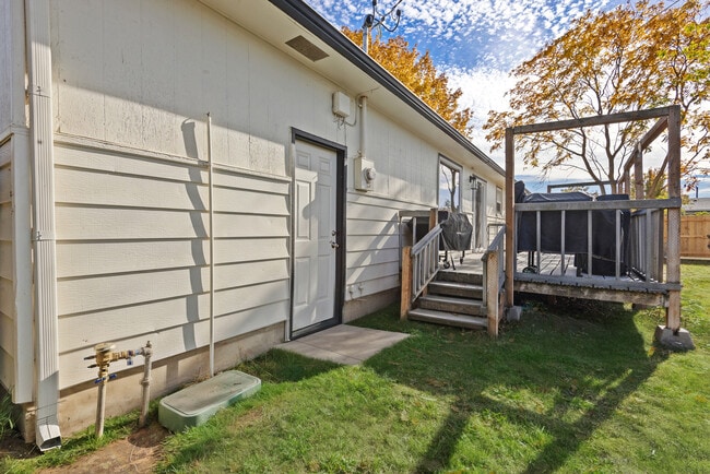 Building Photo - 2020 W Bedford Dr