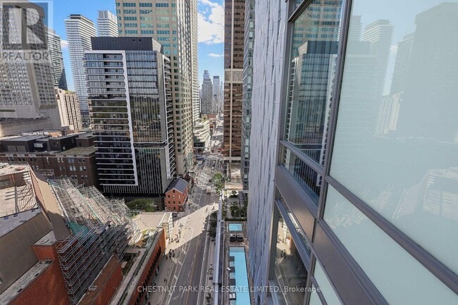 Building Photo - 18 Yorkville Ave