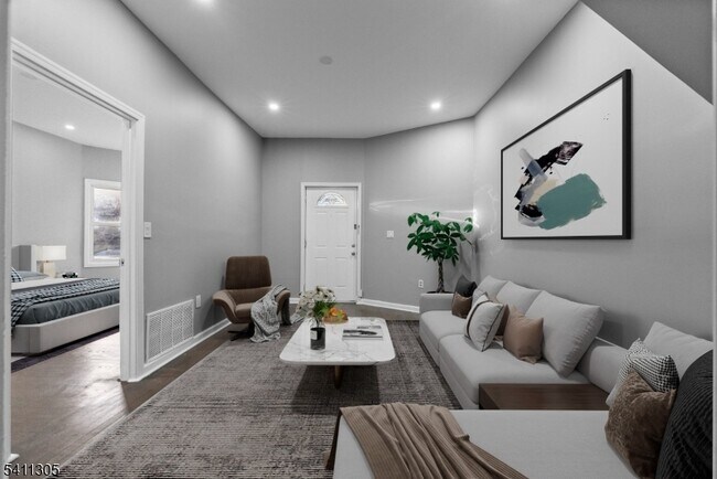 Building Photo - 467 Summer Ave