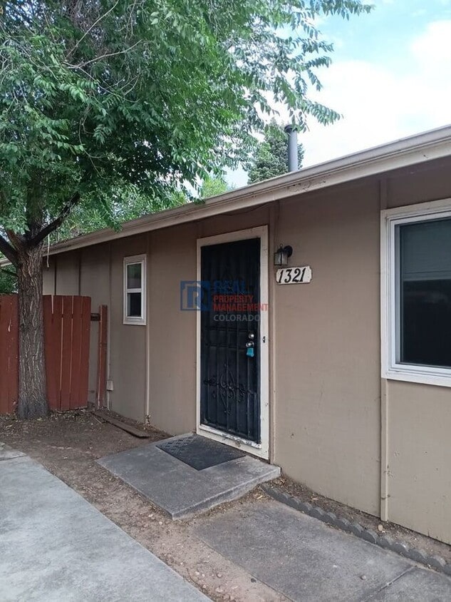 Primary Photo - 1321 Potter Dr