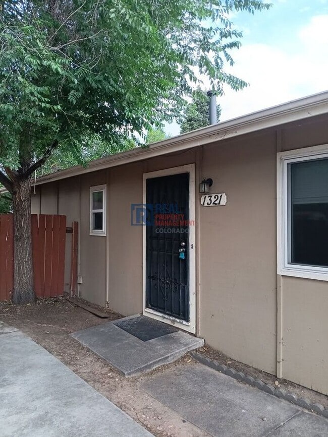 Photo - 1321 Potter Dr House