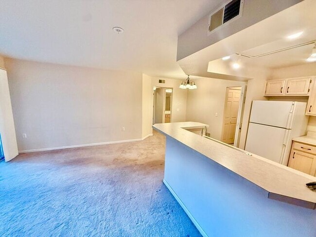 Building Photo - Cozy Two Bed/Two Bath Condo in Convenient ...