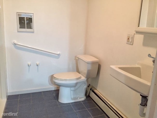 Building Photo - 5 br, 2 bath House - 37 Benson St