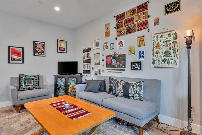 Foto del edificio - Fresh and Mondern 1BD/1BA Upstairs ADU Near Downtown Livermore!