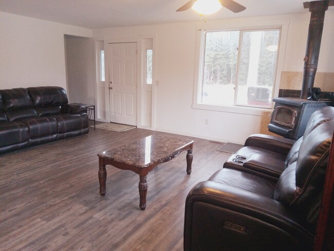 Foto del edificio - 2400 Richards Ct