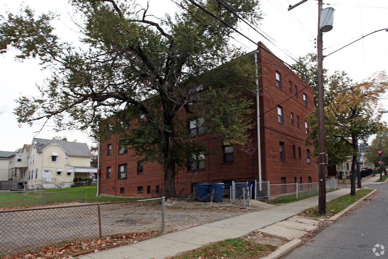 Foto del edificio - 1000 Otis St NE