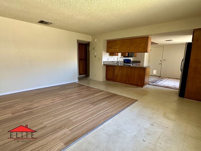 Foto del edificio - 432 W Robertson Rd