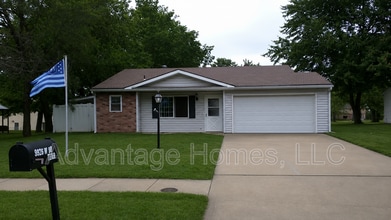 Building Photo - 9926 W 88th Terrace