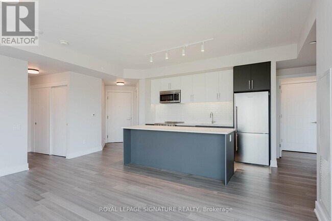 Photo du bâtiment - 2525 Bathurst St