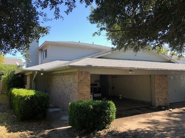 Building Photo - 734 Lariat Ln