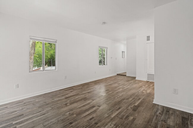 Building Photo - 1628 N Beverly Glen Blvd