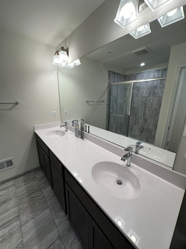 Building Photo - 1104 Thomas Trl