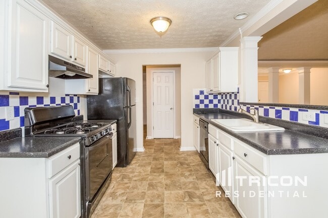 Building Photo - 1440 Brookdale Dr