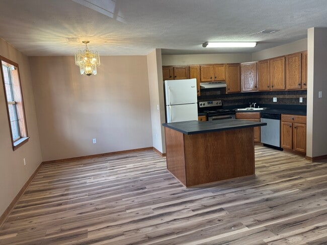 Building Photo - 2621 Oak Meadow Pl