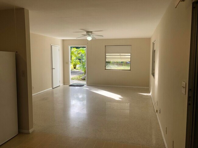 Foto del edificio - 1702 N Ocean Breeze