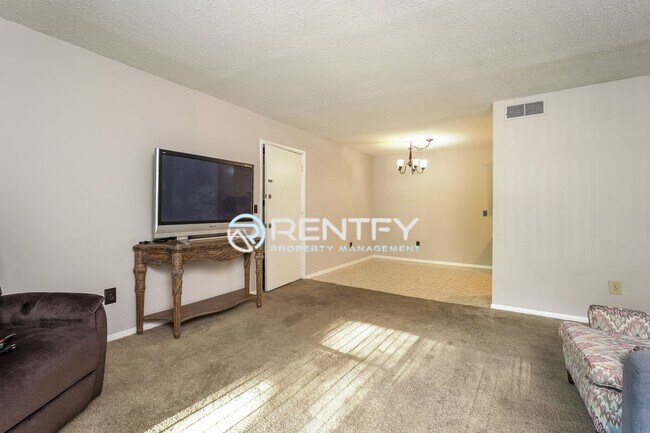 Photo - 2260 Sunderland Rd Apartment