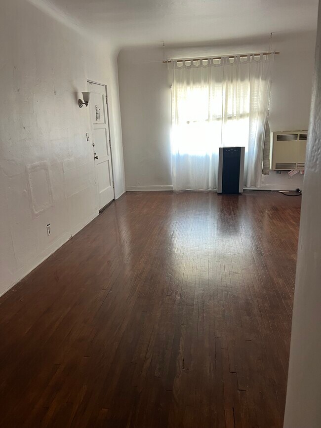 Foto del edificio - 621 N Coronado St