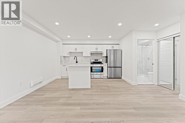 Building Photo - 702 Pierre Ave