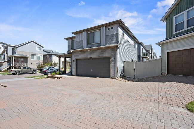 Building Photo - "Modern Living Awaits at 6537 Shadow Star ...
