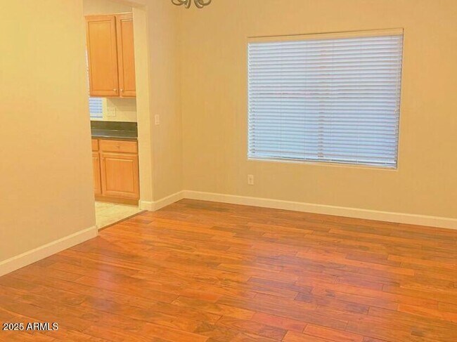 Foto del edificio - 16039 W Christy Dr