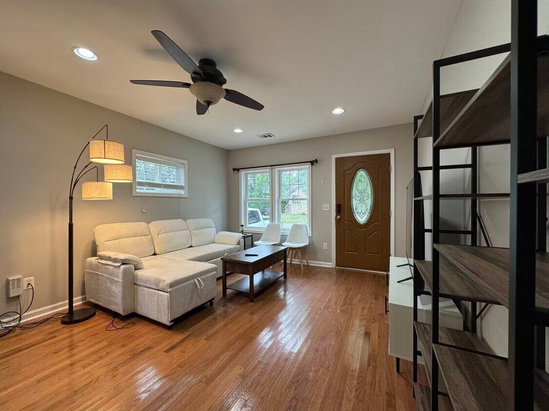 Foto del edificio - 23448 Hoover Ave