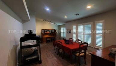 Building Photo - 537 N Tommy St