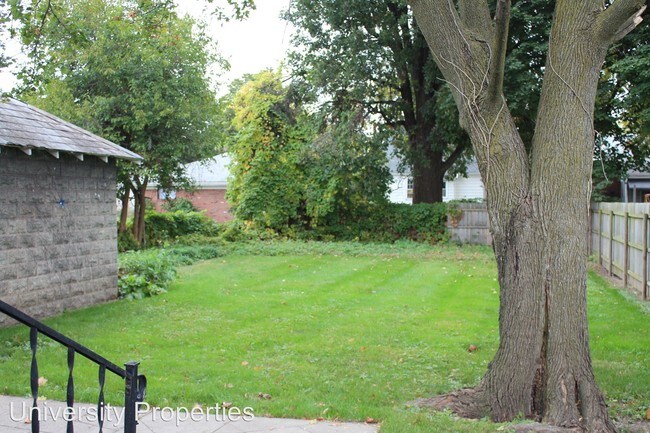 Building Photo - 5 br, 2.5 bath Room For Rent - 1320 Parkside