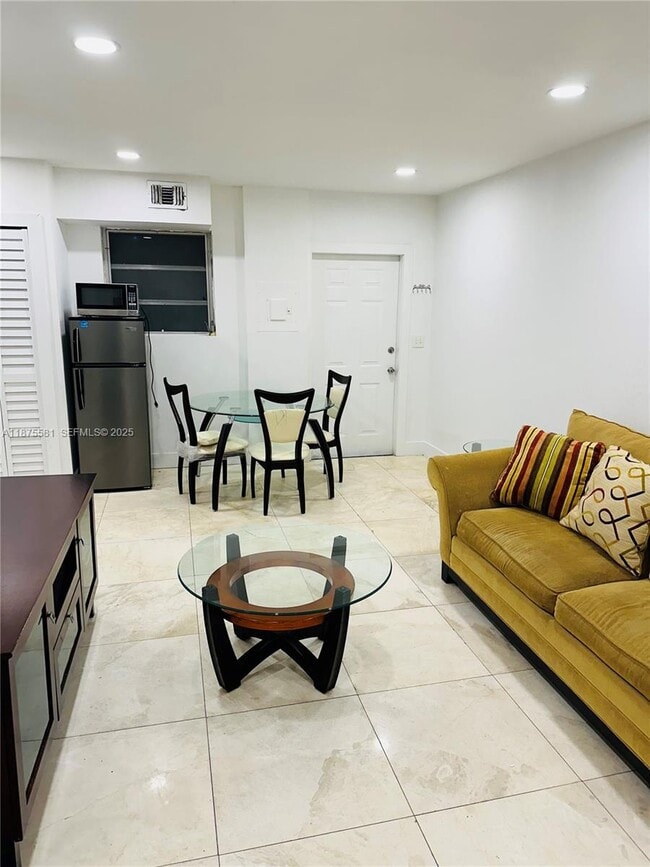 Building Photo - 1723 Jackson St