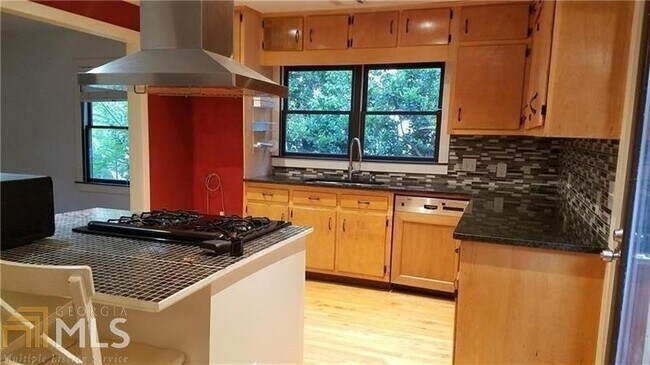 Foto del edificio - 1380 Arnold Ave NE
